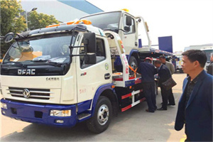 临桂汽车道路救援拖车价格